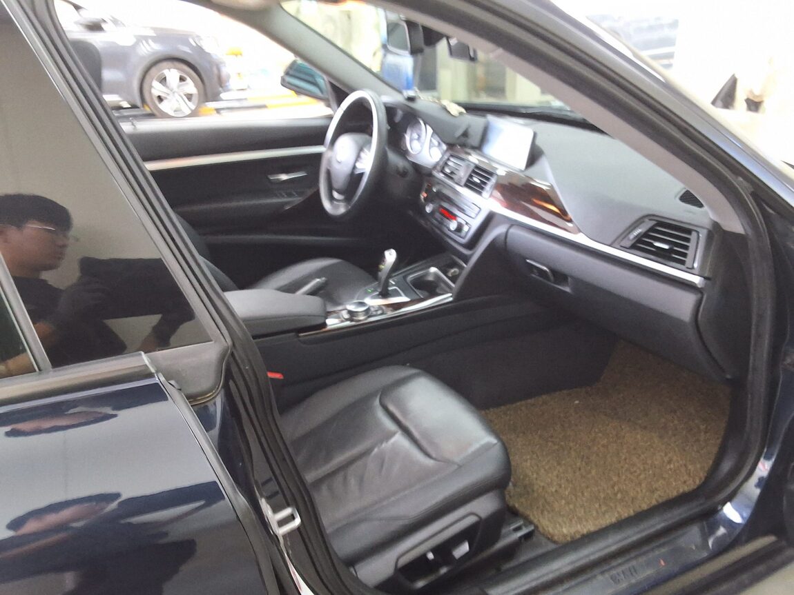 BMW GRAN TURISMO (GT) 3 SERIES GT 320d xDRIVE 2014 - zdjęcie 15