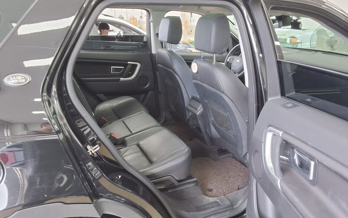 LAND ROVER DISCOVERY SPORT 2.0 TD4 SE (150PS) 2018 - zdjęcie 13