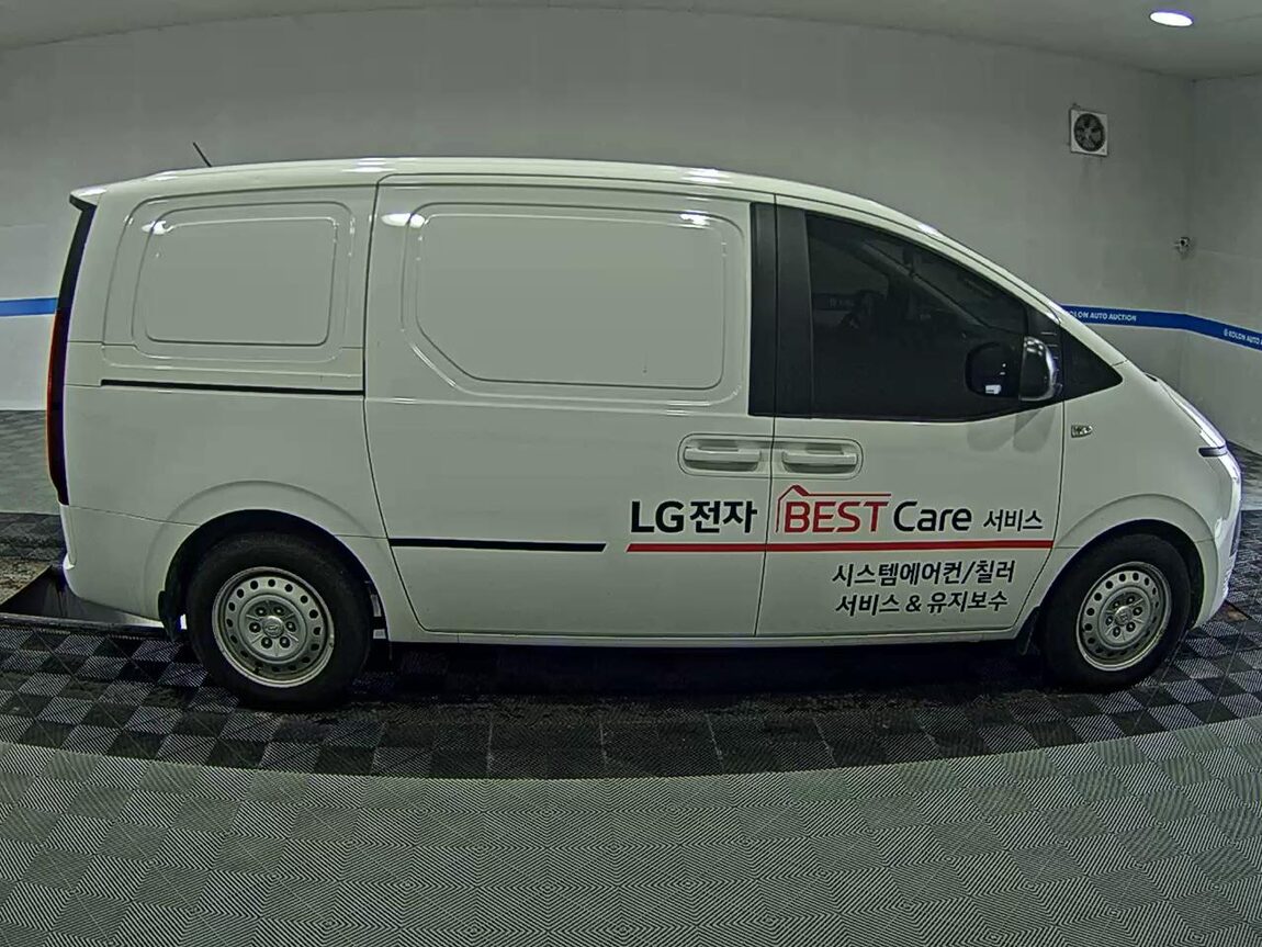 HYUNDAI STARIA 2.2 DIESEL CARGO 3-SEATER SMART 2022 - zdjęcie 4