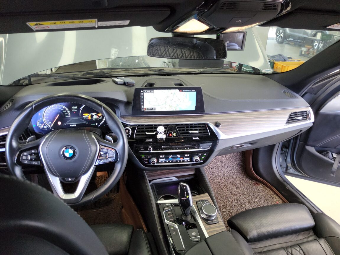 BMW 5 SERIES (7TH GEN) 520d xDRIVE M SPORT PACK PLUS 2018 - zdjęcie 11