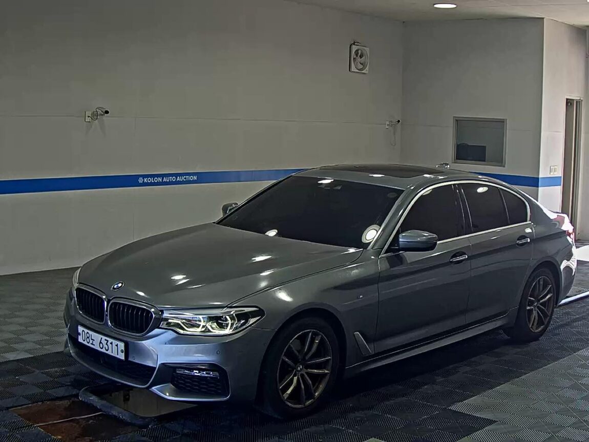 BMW 5 SERIES (7TH GEN) 520d xDRIVE M SPORT PACK PLUS 2018 - zdjęcie 2