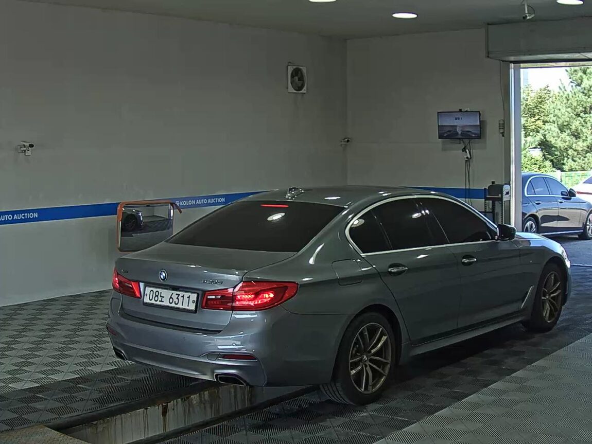 BMW 5 SERIES (7TH GEN) 520d xDRIVE M SPORT PACK PLUS 2018 - zdjęcie 5