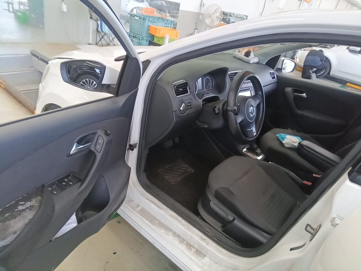 VOLKSWAGEN THE NEW POLO (5TH GEN) 1.6 TDI R LINE 2014 - zdjęcie 10