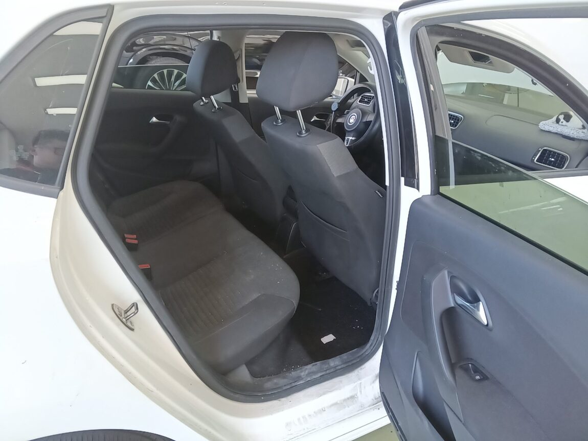 VOLKSWAGEN THE NEW POLO (5TH GEN) 1.6 TDI R LINE 2014 - zdjęcie 13