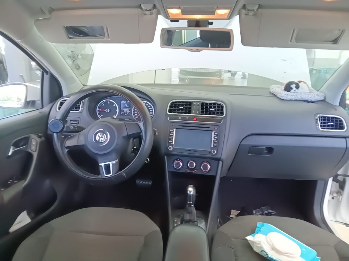 VOLKSWAGEN THE NEW POLO (5TH GEN) 1.6 TDI R LINE 2014 - zdjęcie 20