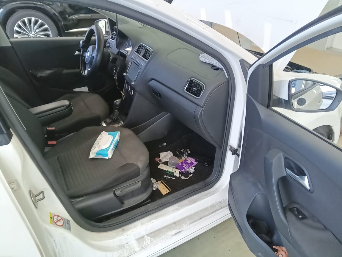 VOLKSWAGEN THE NEW POLO (5TH GEN) 1.6 TDI R LINE 2014 - zdjęcie 14