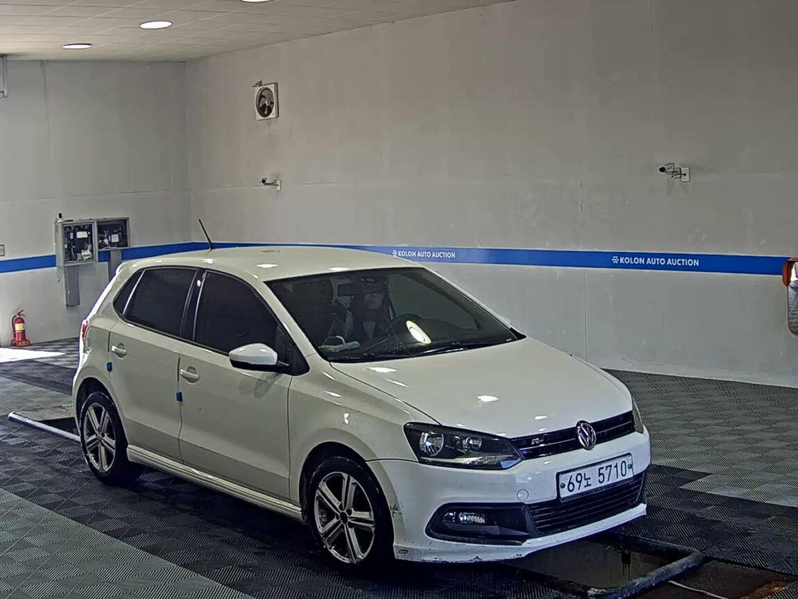 VOLKSWAGEN THE NEW POLO (5TH GEN) 1.6 TDI R LINE 2014 - zdjęcie 3