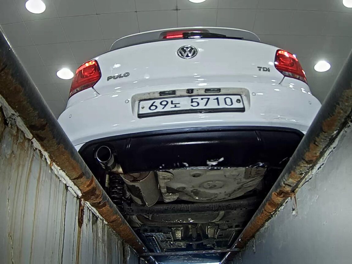 VOLKSWAGEN THE NEW POLO (5TH GEN) 1.6 TDI R LINE 2014 - zdjęcie 8