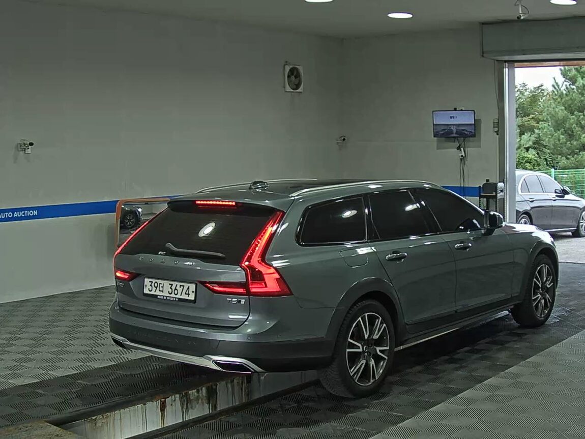 VOLVO V90 CROSS COUNTRY 2.0 T5 AWD PRO 2019 - zdjęcie 5