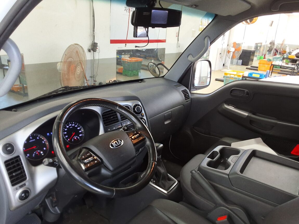 KIA THE NEW BONGO III CARGO WING BODY ELECTRIC 2021 - zdjęcie 12