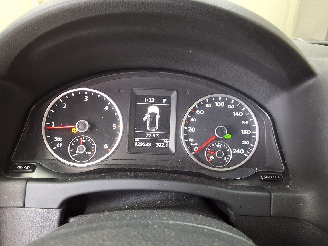 VOLKSWAGEN TIGUAN 2.0 TDI BLUEMOTION 2015 - zdjęcie 10