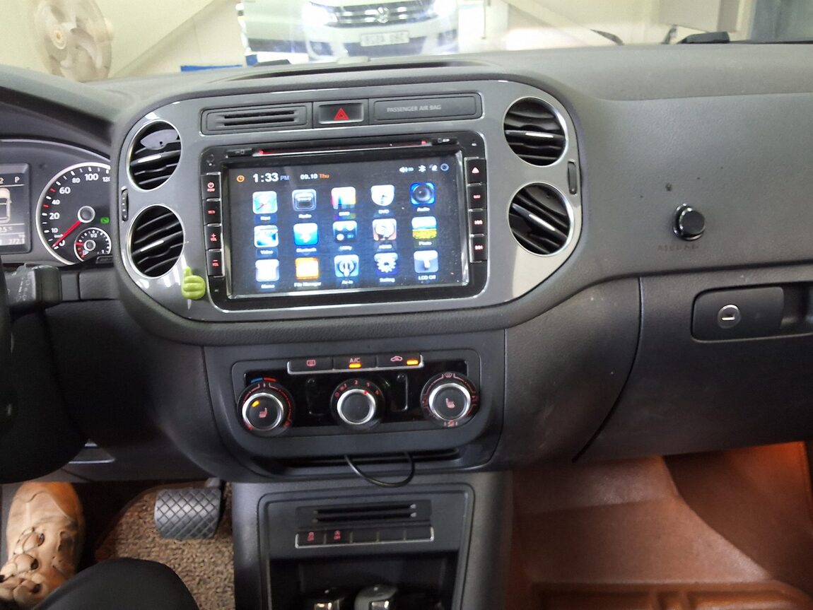 VOLKSWAGEN TIGUAN 2.0 TDI BLUEMOTION 2015 - zdjęcie 24