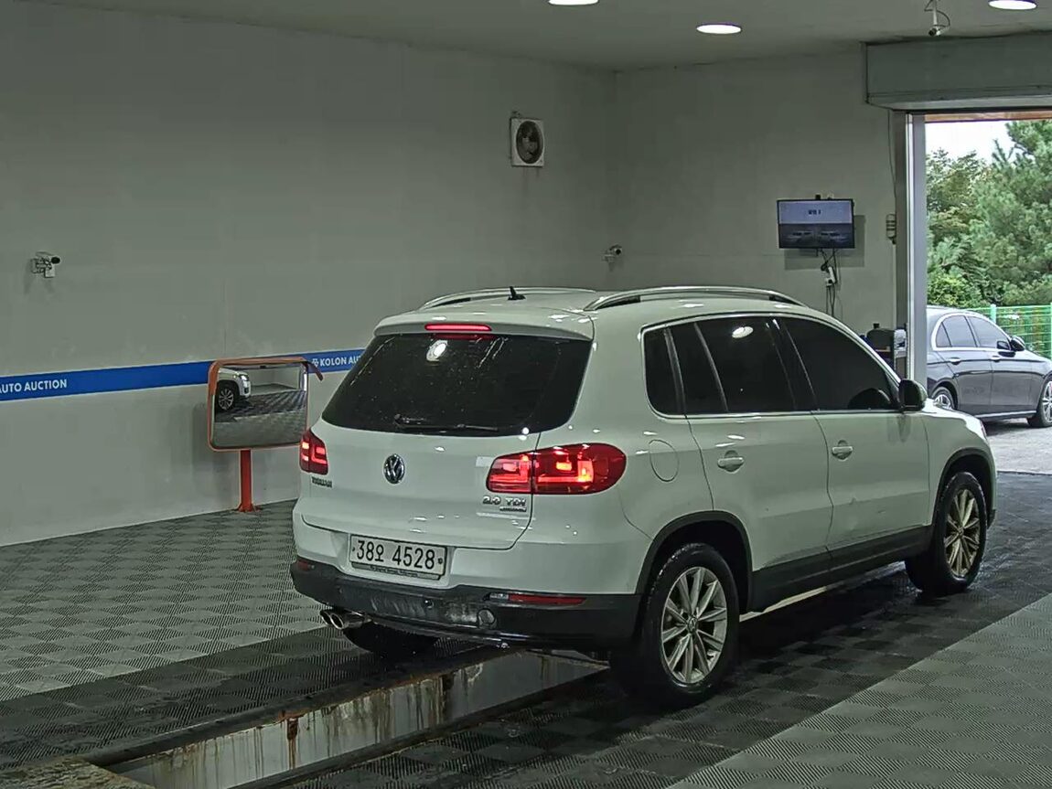 VOLKSWAGEN TIGUAN 2.0 TDI BLUEMOTION 2015 - zdjęcie 5