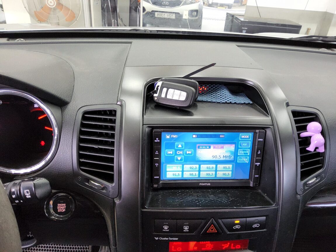 KIA SORENTO R DIESEL 2.2 2WD TLX LUXURY MODEL 2010 - zdjęcie 17