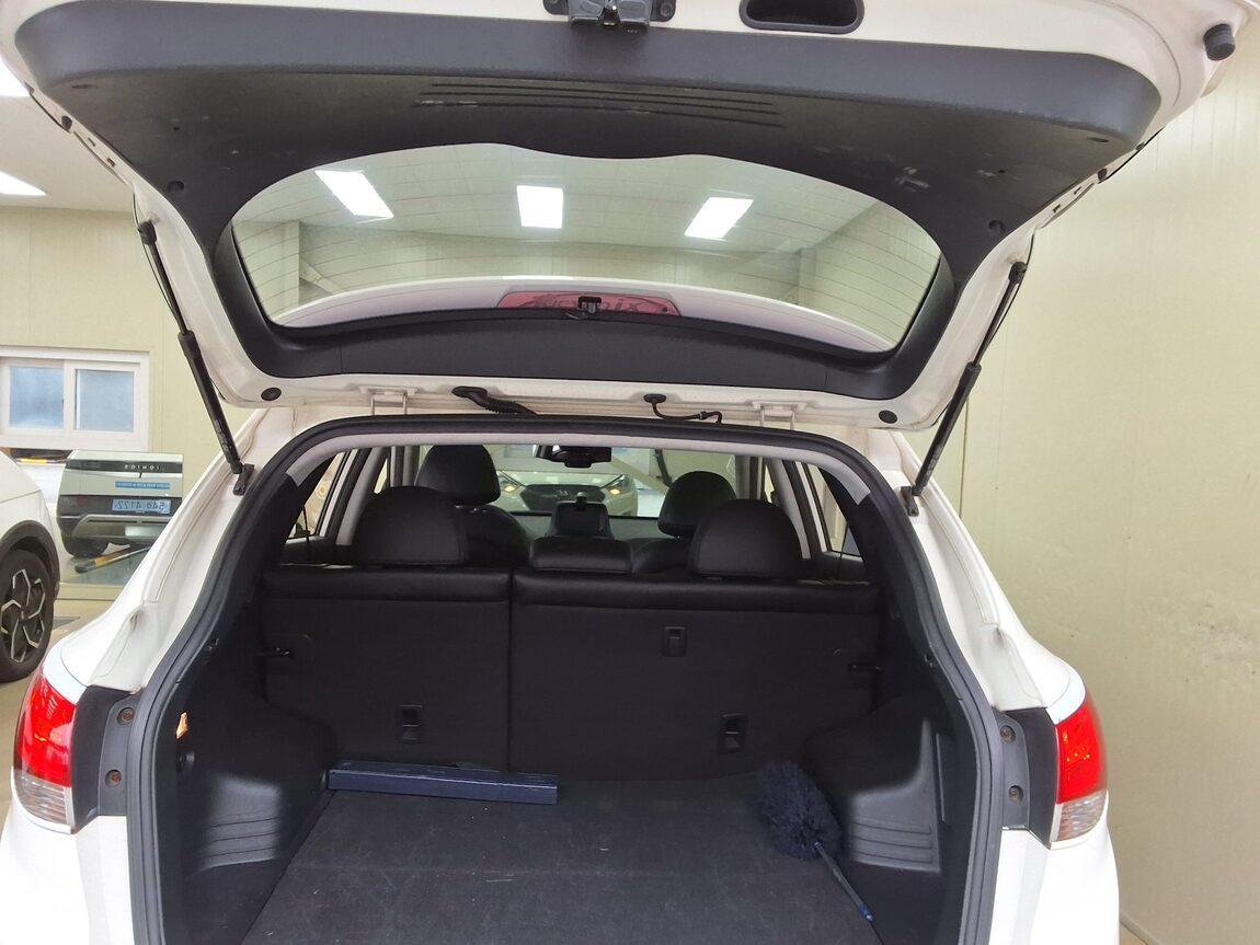 HYUNDAI TUCSON ix DIESEL R20 2WD X20 LUXURY 2011 - zdjęcie 16