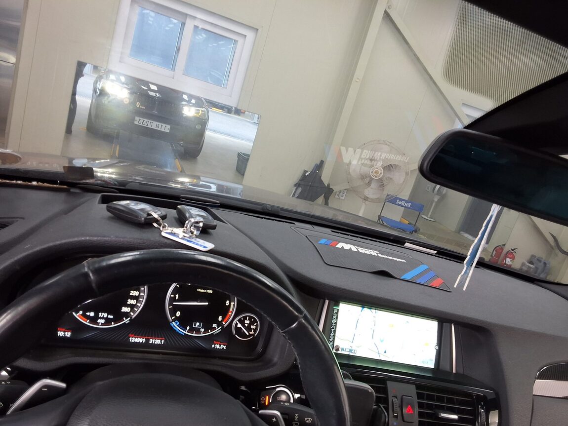 BMW X4 30d xDRIVE M SPORT PACK 2015 - zdjęcie 25