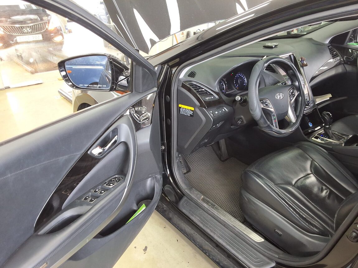 HYUNDAI GRANDEUR HG HG 300 EXCLUSIVE 2013 - zdjęcie 11