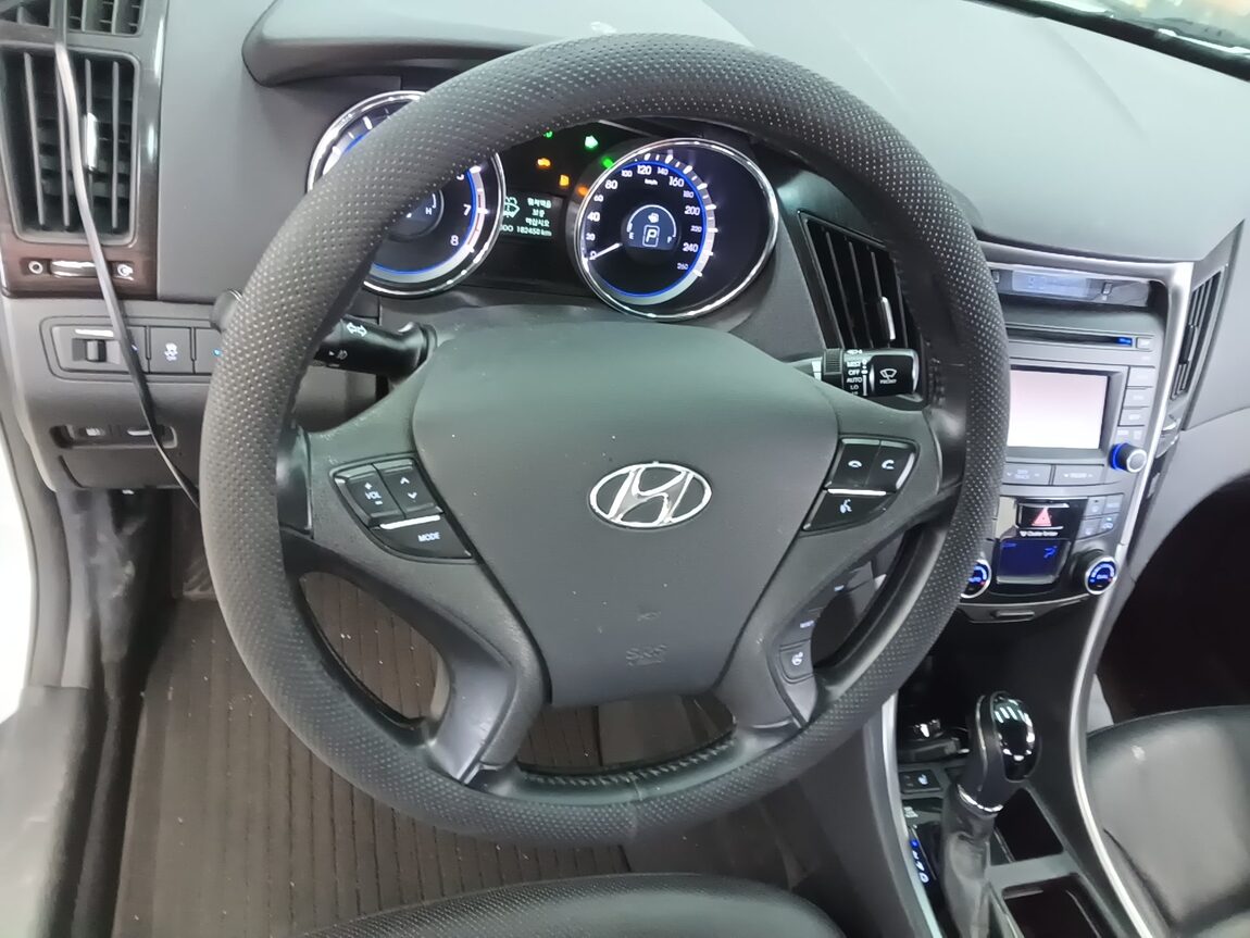 HYUNDAI SONATA THE BRILLIANT LPi DISABLED VEHICLE SMART 2013 - zdjęcie 17