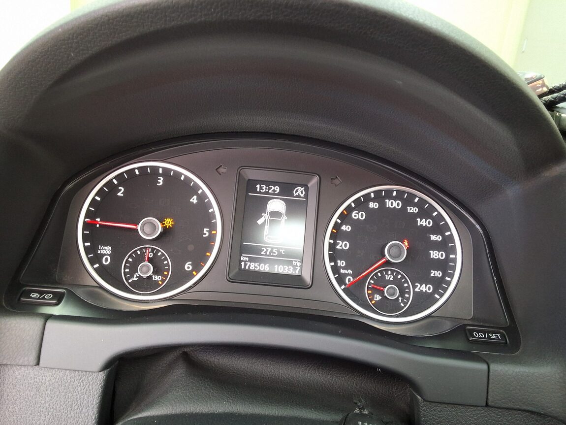 VOLKSWAGEN TIGUAN 2.0 TDI BLUEMOTION PREMIUM 2016 - zdjęcie 10