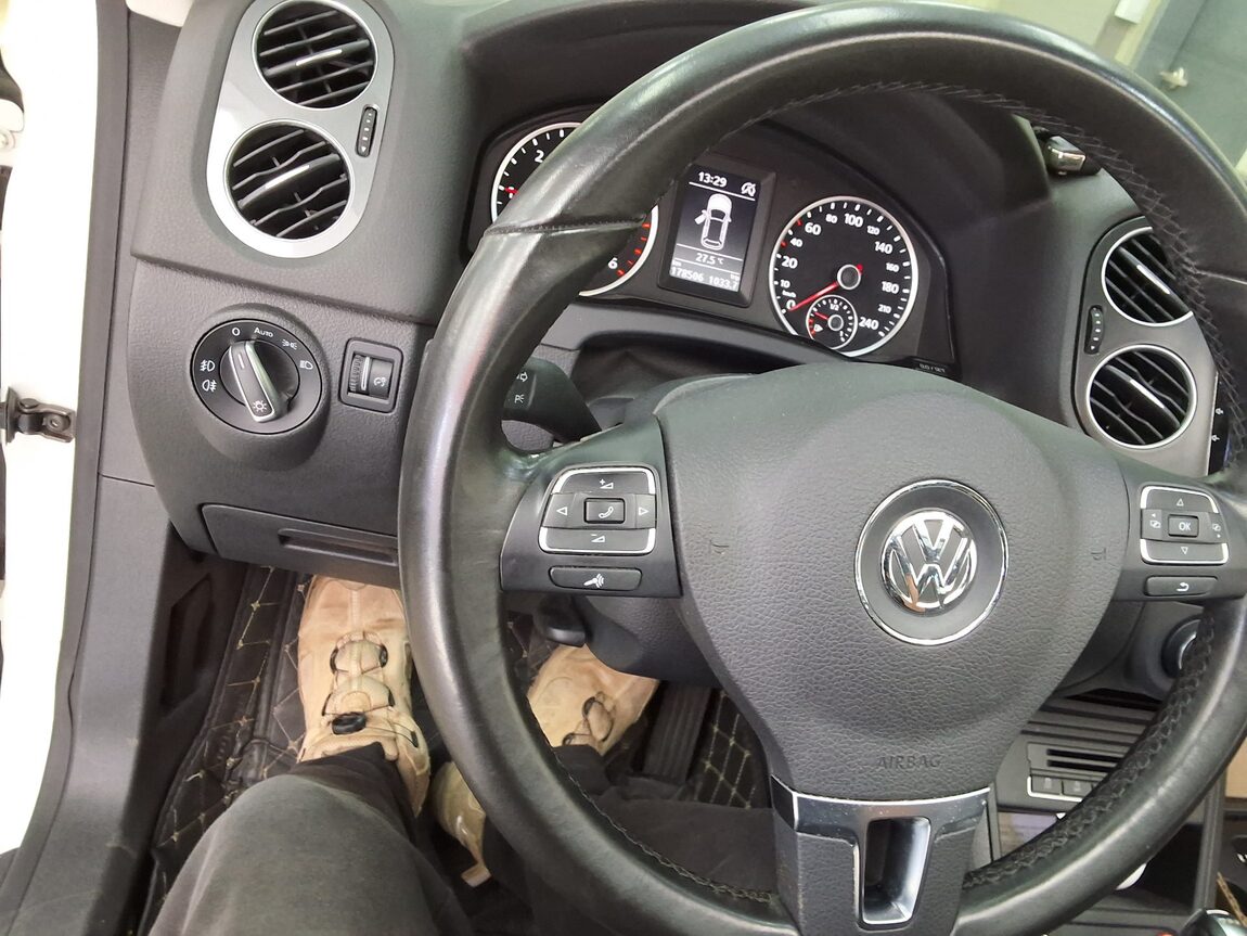 VOLKSWAGEN TIGUAN 2.0 TDI BLUEMOTION PREMIUM 2016 - zdjęcie 23