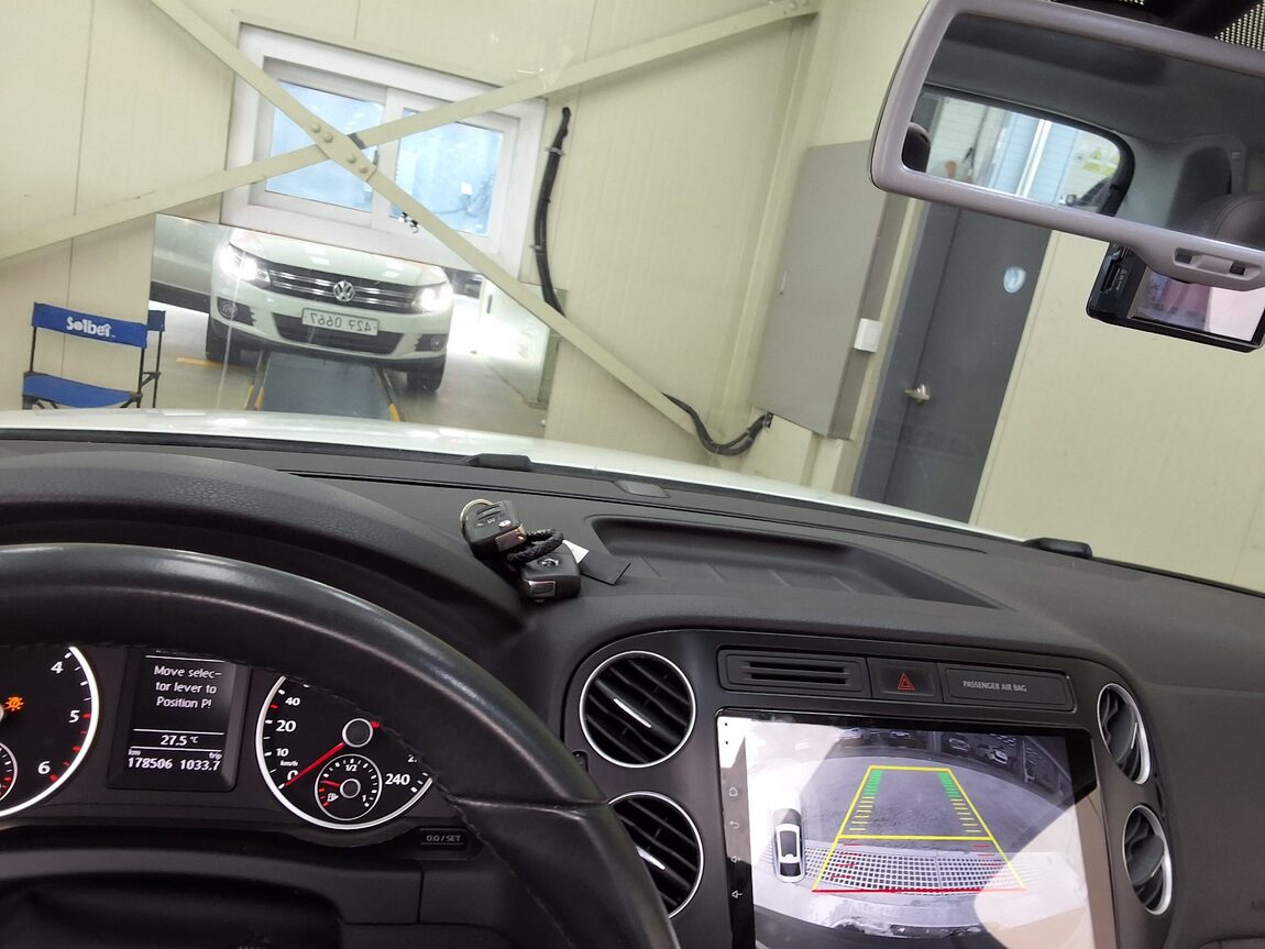 VOLKSWAGEN TIGUAN 2.0 TDI BLUEMOTION PREMIUM 2016 - zdjęcie 25