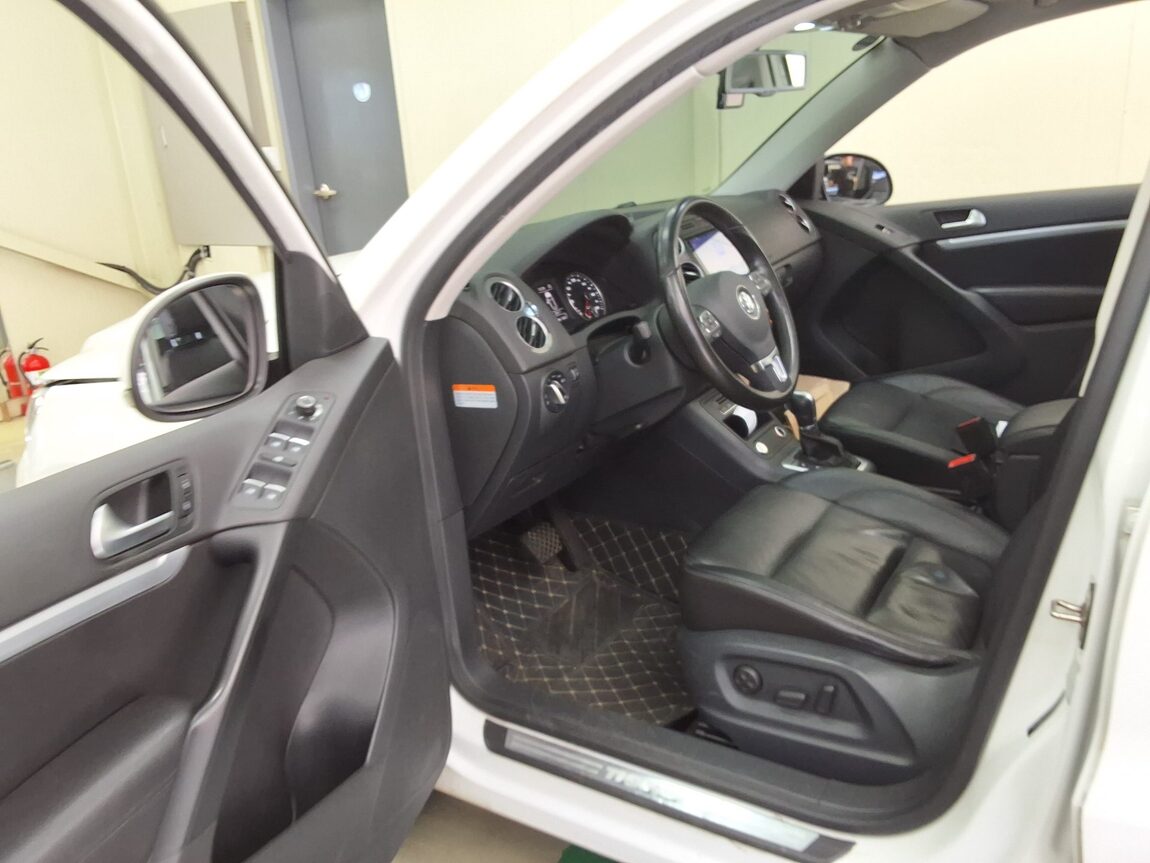 VOLKSWAGEN TIGUAN 2.0 TDI BLUEMOTION PREMIUM 2016 - zdjęcie 11