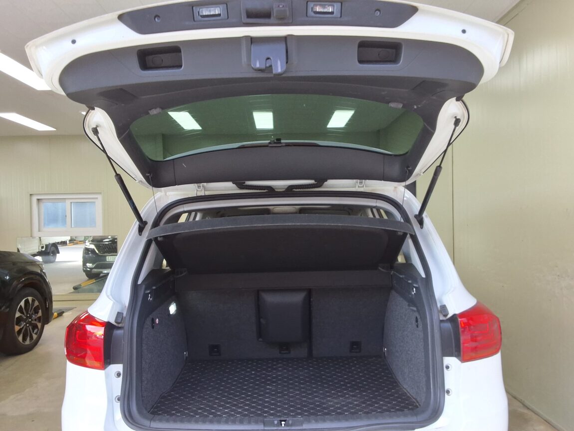 VOLKSWAGEN TIGUAN 2.0 TDI BLUEMOTION PREMIUM 2016 - zdjęcie 16