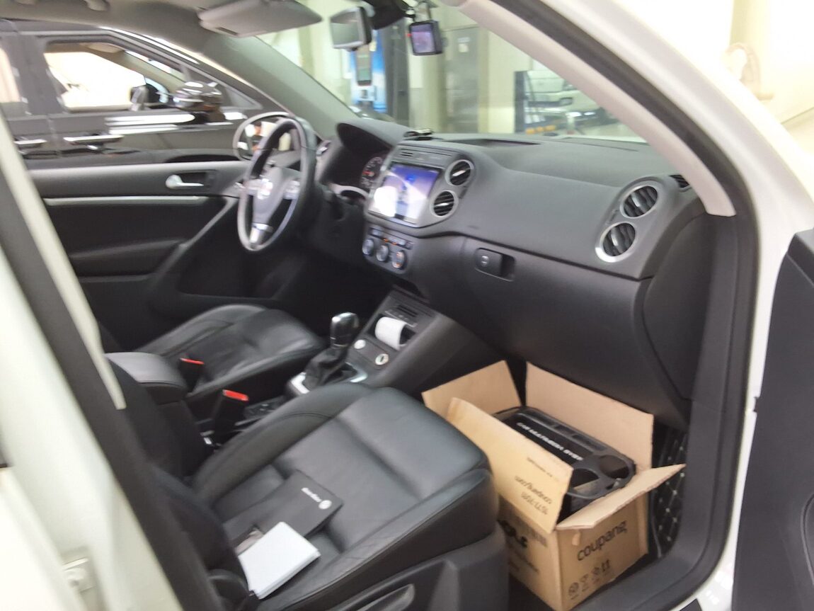 VOLKSWAGEN TIGUAN 2.0 TDI BLUEMOTION PREMIUM 2016 - zdjęcie 15