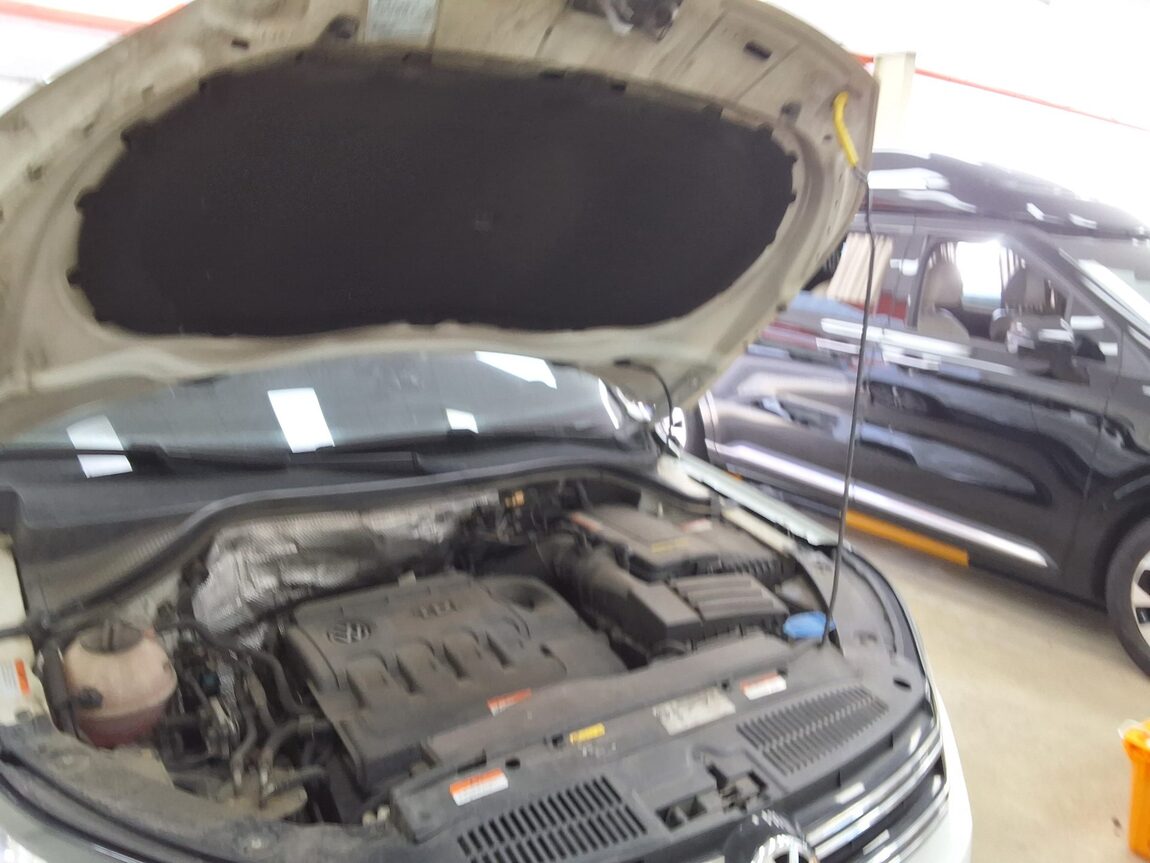 VOLKSWAGEN TIGUAN 2.0 TDI BLUEMOTION PREMIUM 2016 - zdjęcie 18