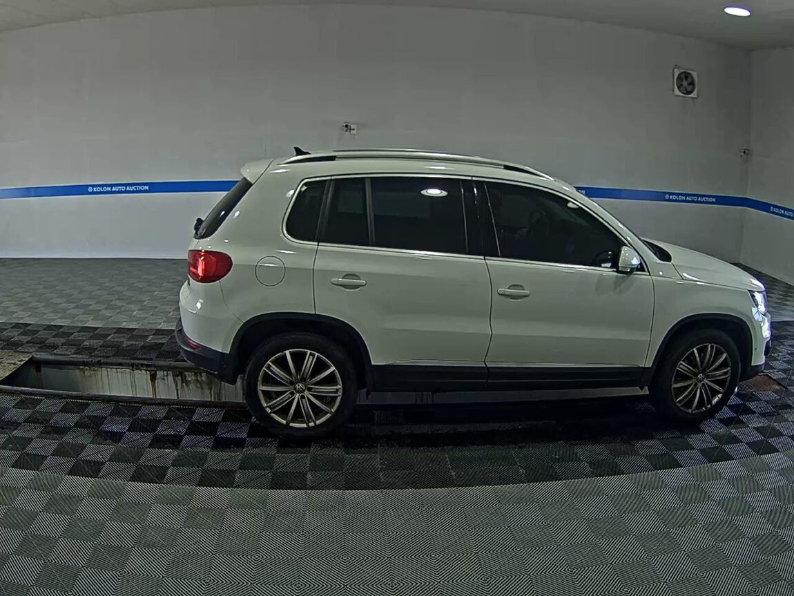 VOLKSWAGEN TIGUAN 2.0 TDI BLUEMOTION PREMIUM 2016 - zdjęcie 4