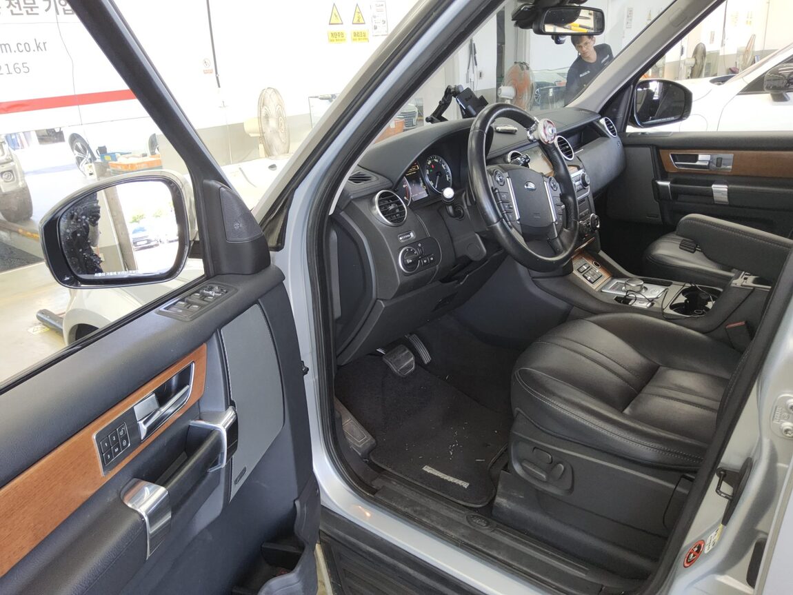 LAND ROVER DISCOVERY 4 3.0 SDV6 SE 2015 - zdjęcie 10