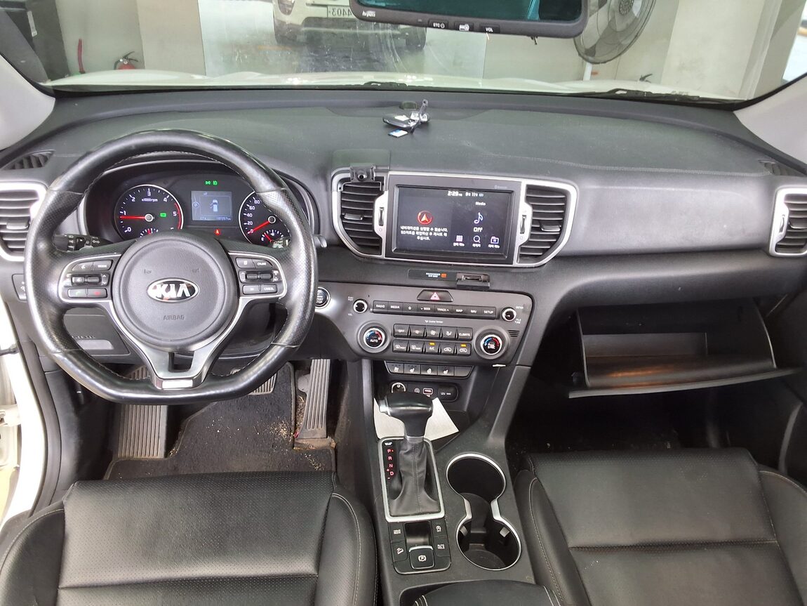 KIA NEW SPORTAGE 1.7 2WD NOBLESSE 2018 - zdjęcie 11