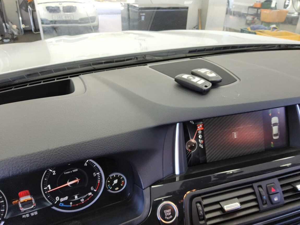 BMW 5 SERIES (6TH GEN) 520d xDRIVE 2015 - zdjęcie 18