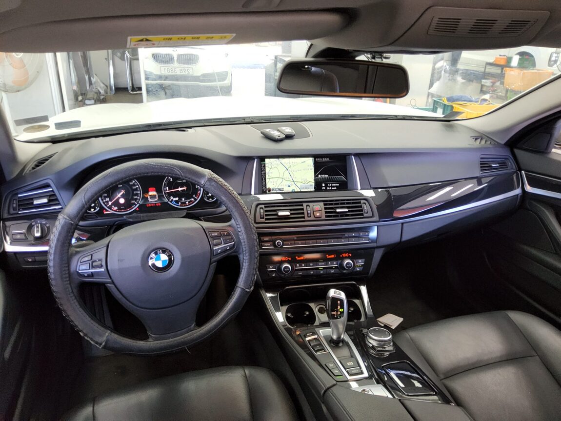 BMW 5 SERIES (6TH GEN) 520d xDRIVE 2015 - zdjęcie 11