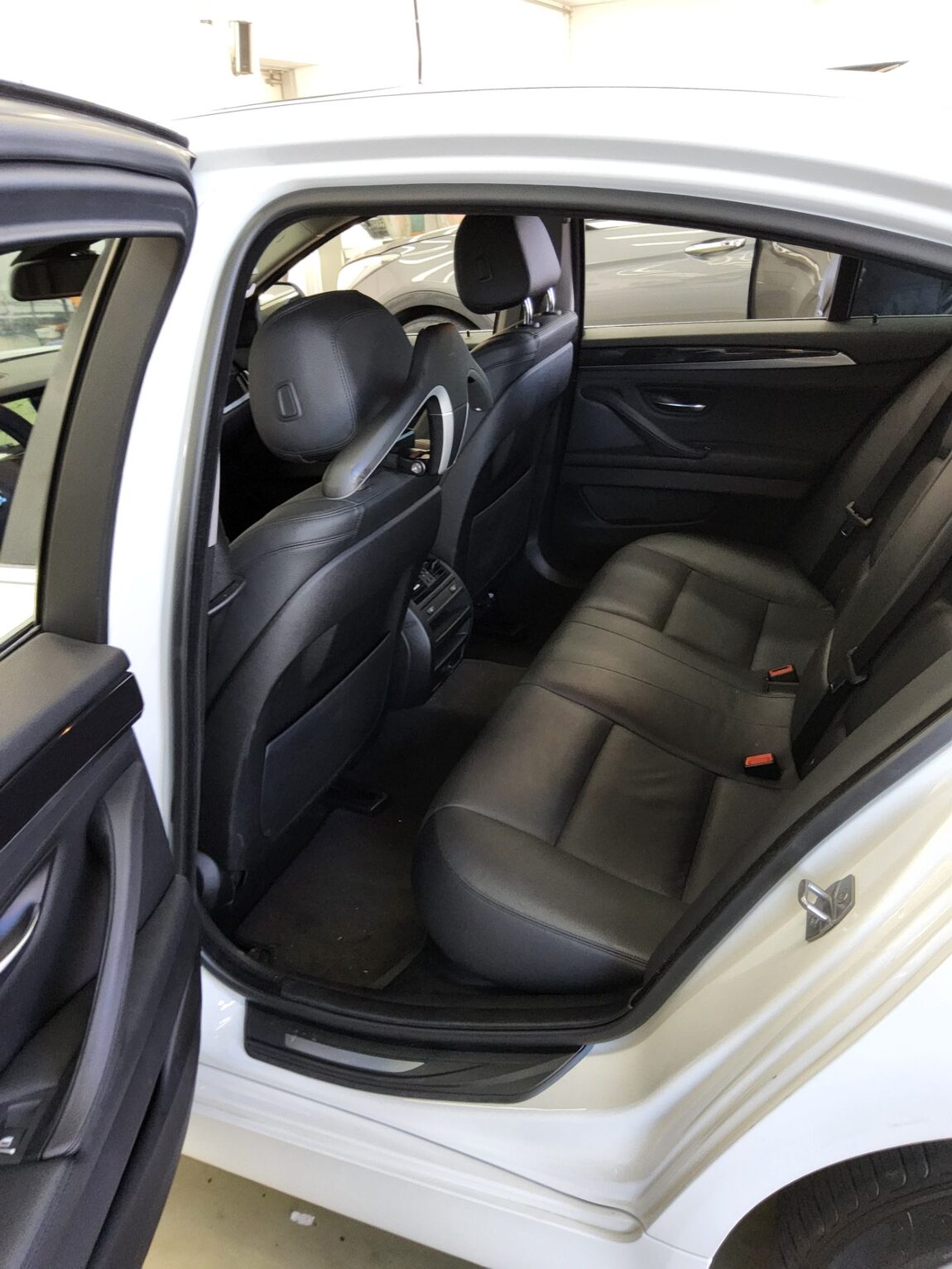 BMW 5 SERIES (6TH GEN) 520d xDRIVE 2015 - zdjęcie 12