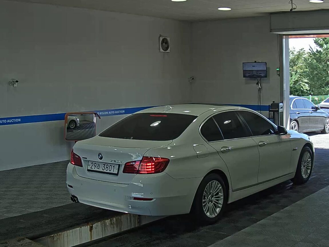 BMW 5 SERIES (6TH GEN) 520d xDRIVE 2015 - zdjęcie 5