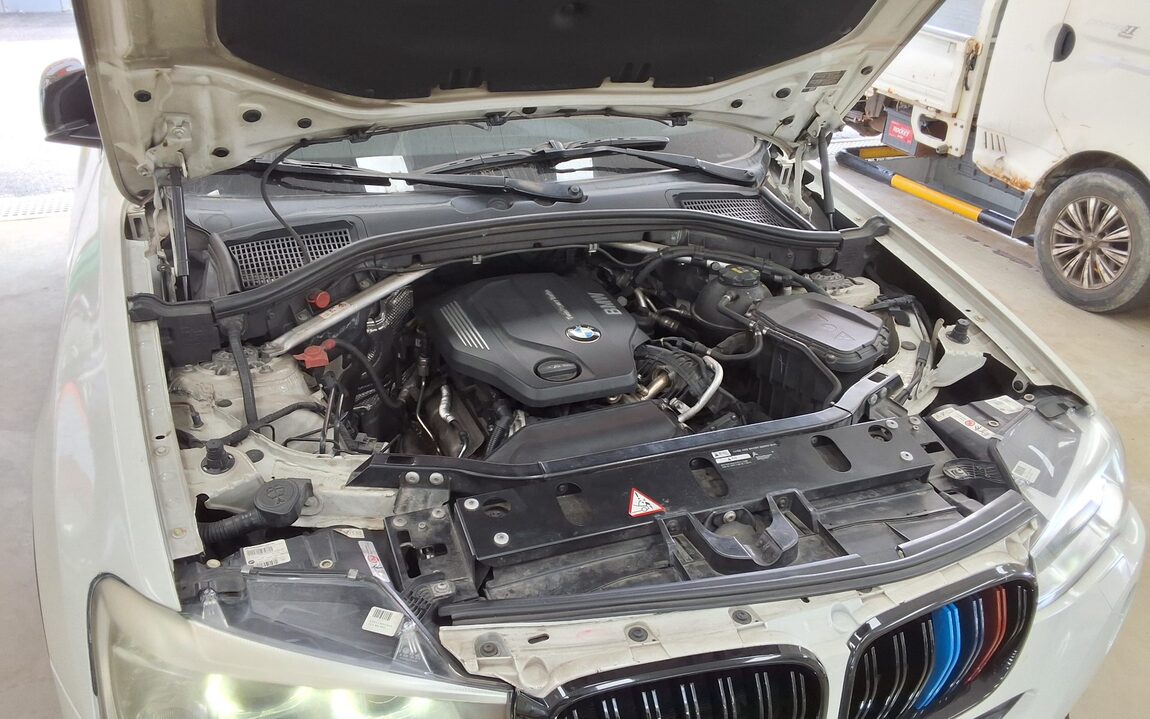 BMW X4 20d xDRIVE X LINE 2015 - zdjęcie 23