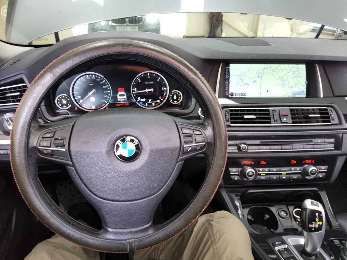 BMW 5 SERIES (6TH GEN) 520d xDRIVE 2015 - zdjęcie 17