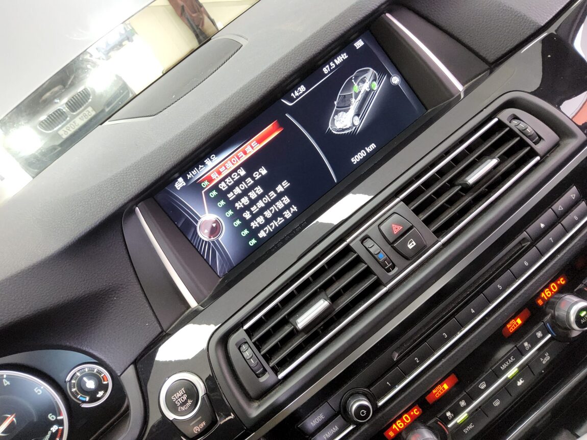 BMW 5 SERIES (6TH GEN) 520d xDRIVE 2015 - zdjęcie 21