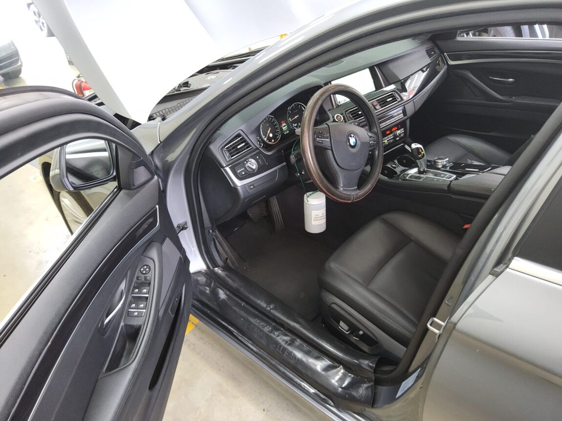 BMW 5 SERIES (6TH GEN) 520d xDRIVE 2015 - zdjęcie 10