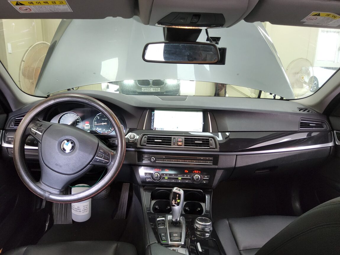 BMW 5 SERIES (6TH GEN) 520d xDRIVE 2015 - zdjęcie 11