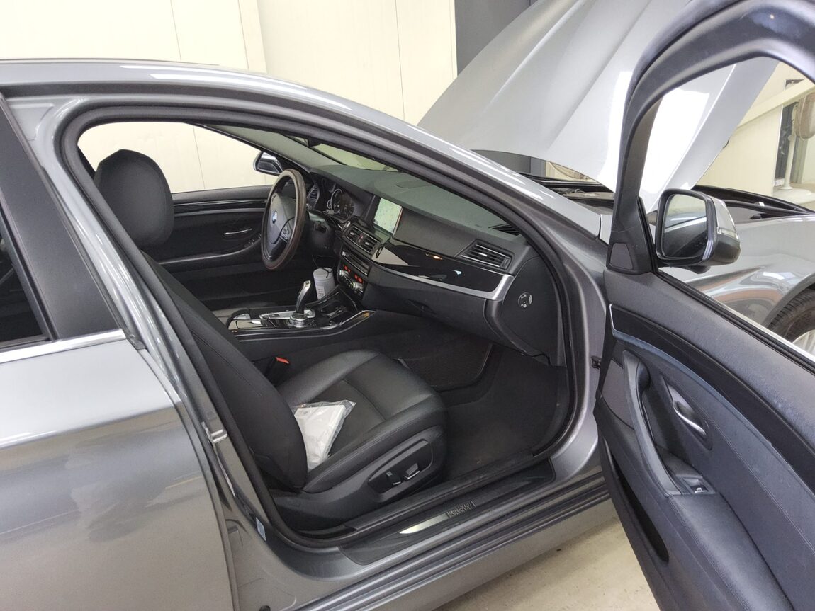 BMW 5 SERIES (6TH GEN) 520d xDRIVE 2015 - zdjęcie 14
