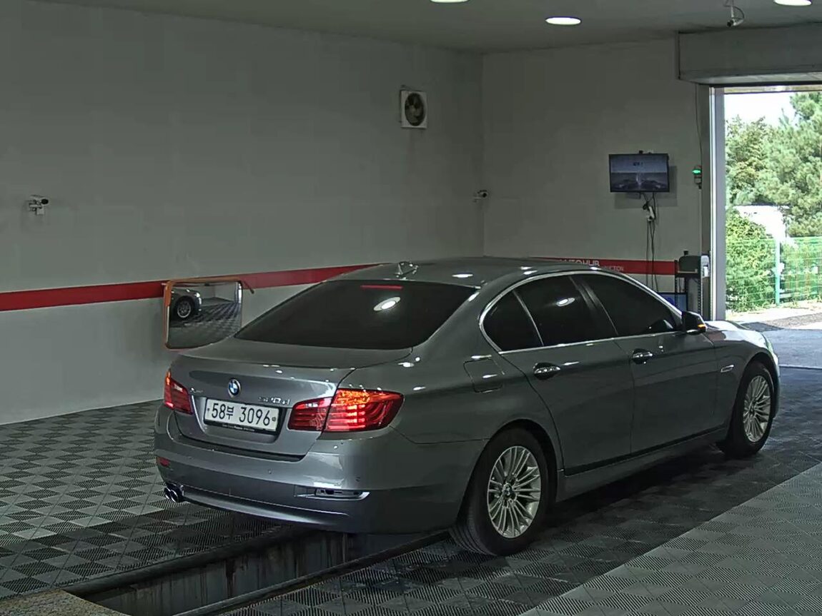 BMW 5 SERIES (6TH GEN) 520d xDRIVE 2015 - zdjęcie 5
