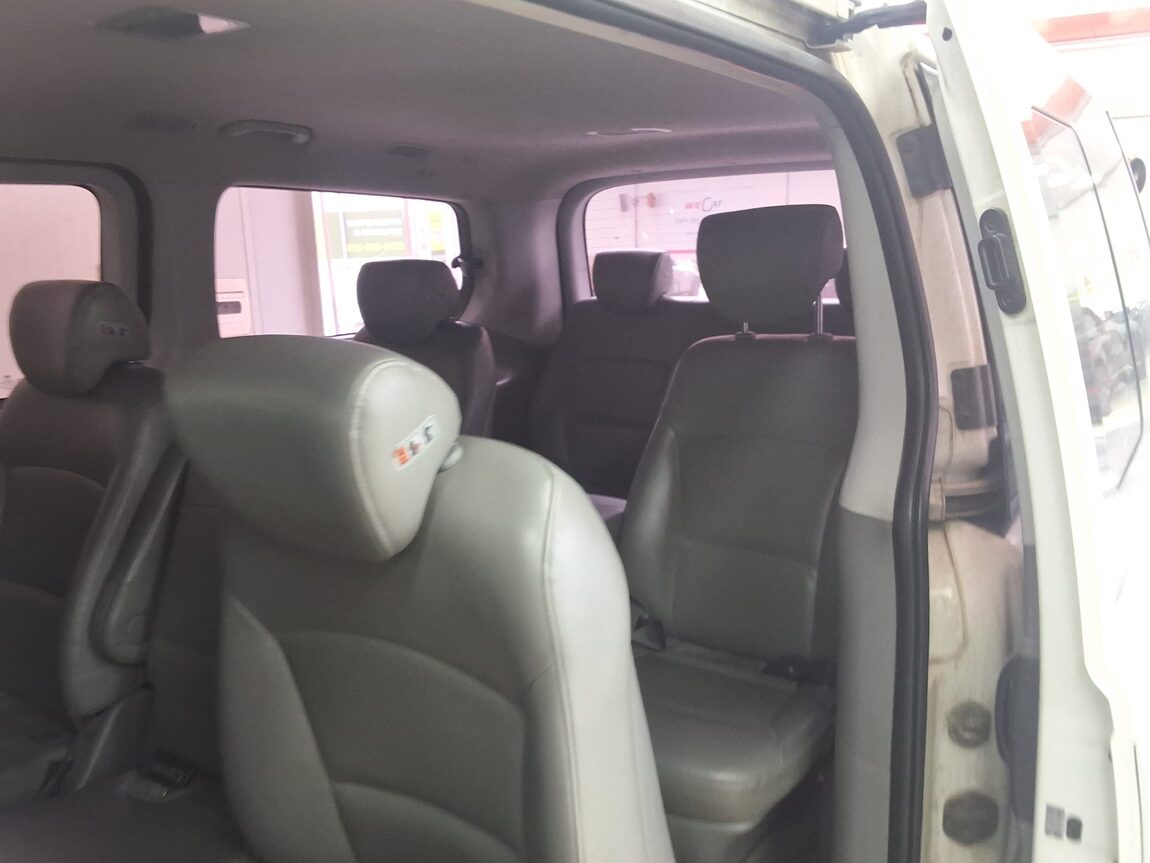 HYUNDAI GRAND STAREX 12-SEATER DIESEL MODERN 2017 - zdjęcie 13