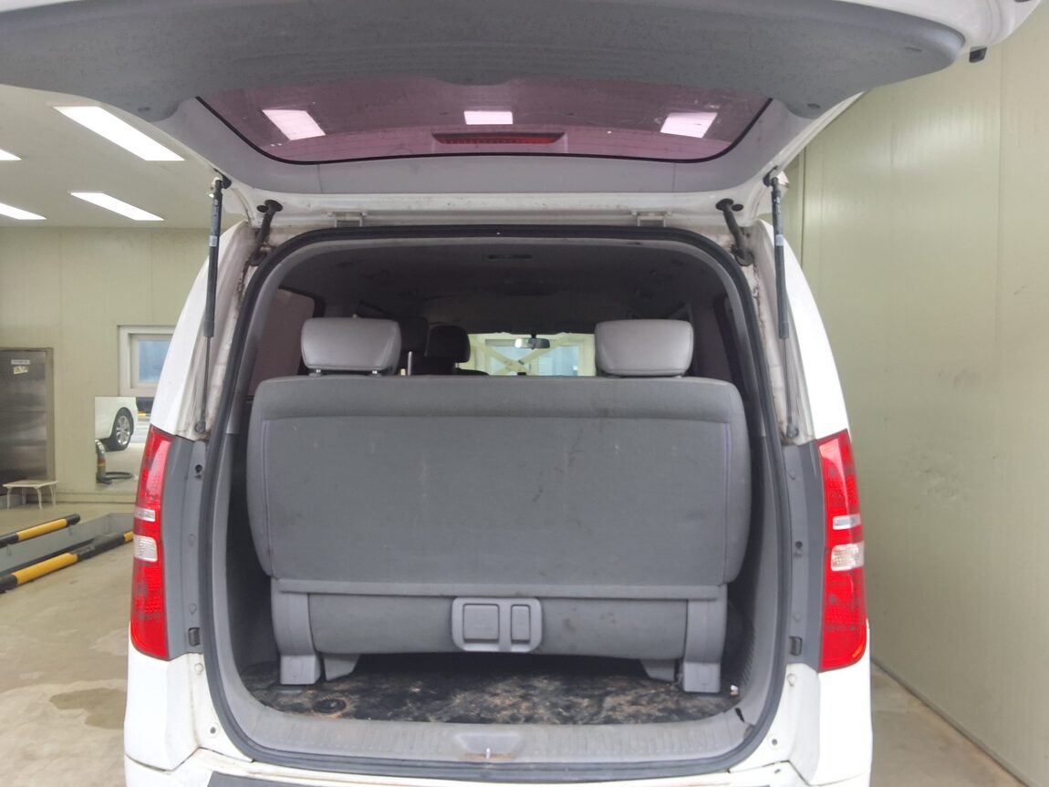 HYUNDAI GRAND STAREX 12-SEATER DIESEL MODERN 2017 - zdjęcie 16