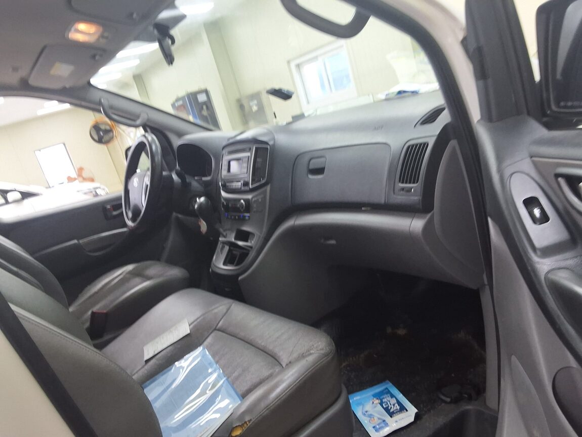 HYUNDAI GRAND STAREX 12-SEATER DIESEL MODERN 2017 - zdjęcie 15