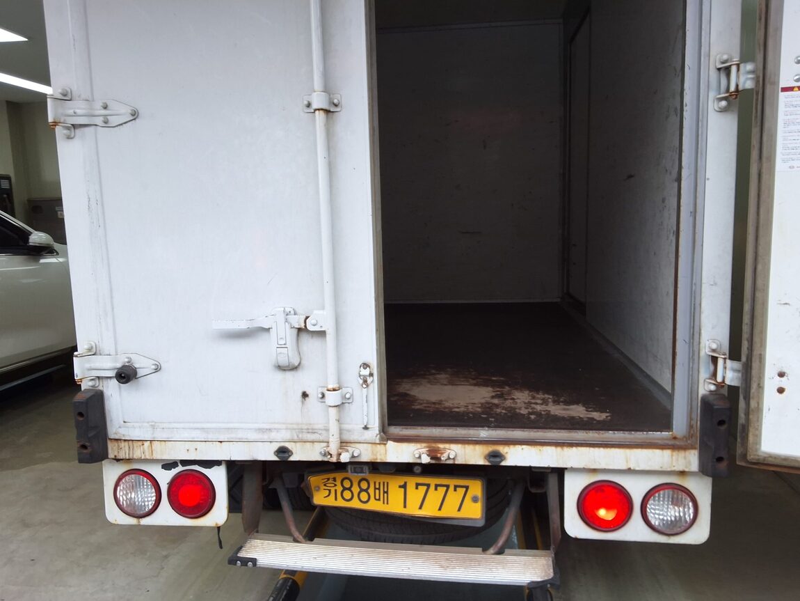 KIA BONGO III CARGO BUILT-IN BOX TRUCK 1 TON KING CAB 2018 - zdjęcie 13