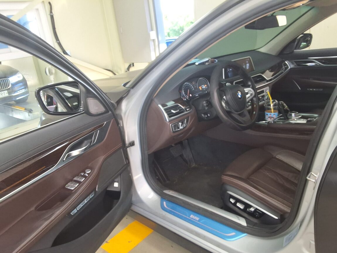 BMW 7 SERIES (6TH GEN) 740Ld xDRIVE 2016 - zdjęcie 11