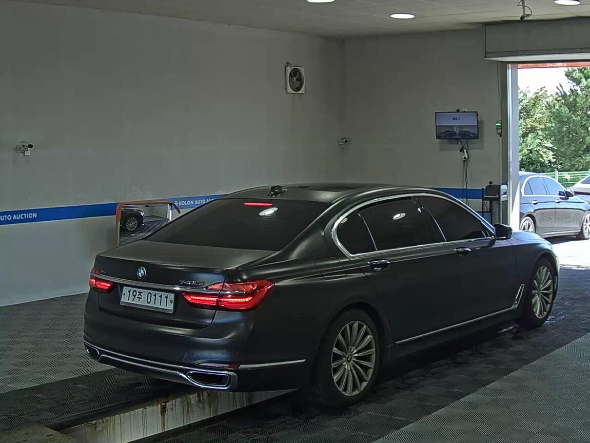 BMW 7 SERIES (6TH GEN) 740Ld xDRIVE 2016 - zdjęcie 5