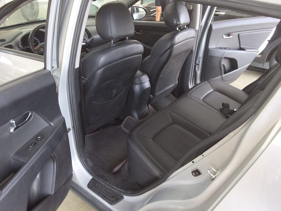 KIA SPORTAGE R DIESEL R2.0 2WD TLX LUXURY MODEL 2011 - zdjęcie 12
